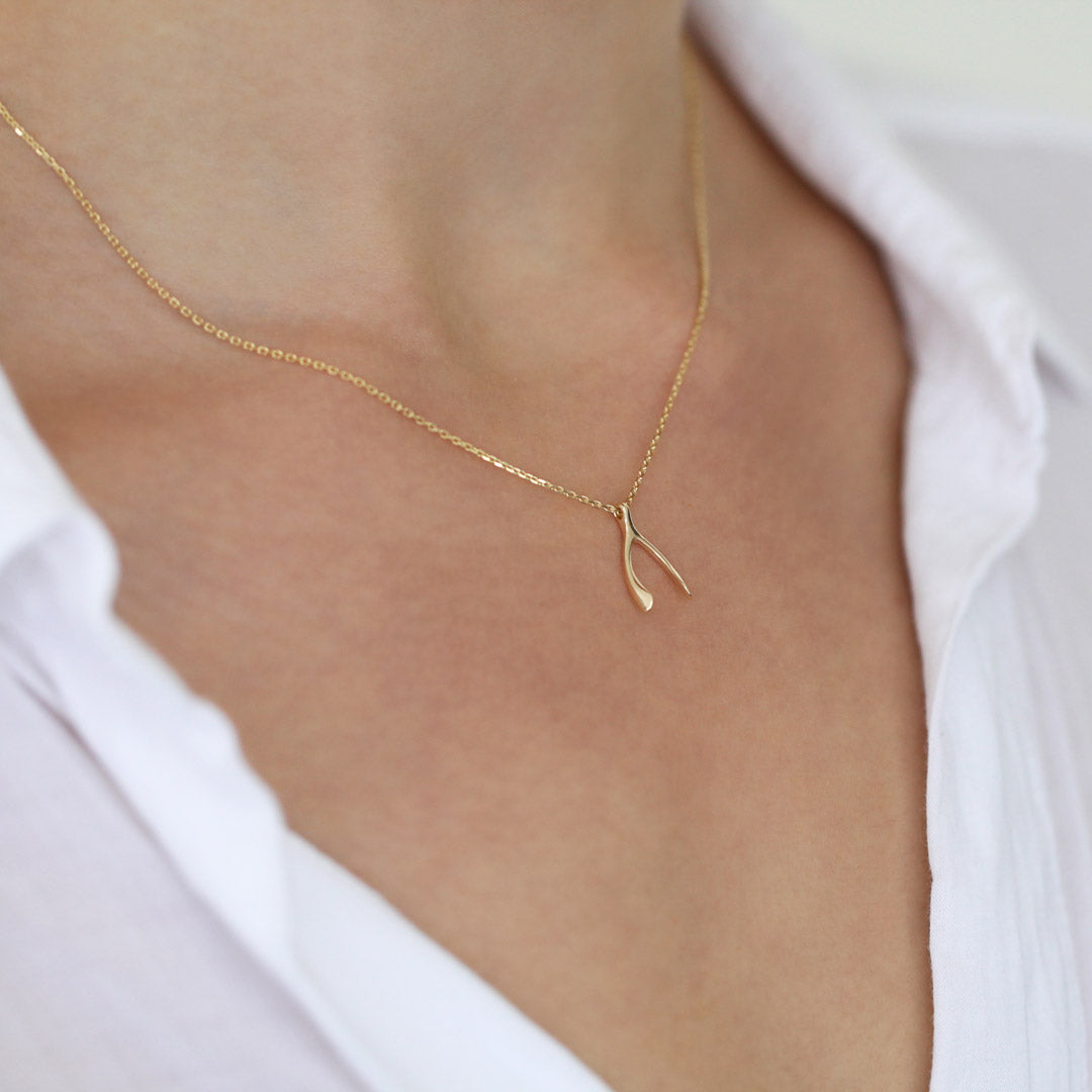 Wish_Bone_Necklace-in-14K-Yellow-Gold-Model