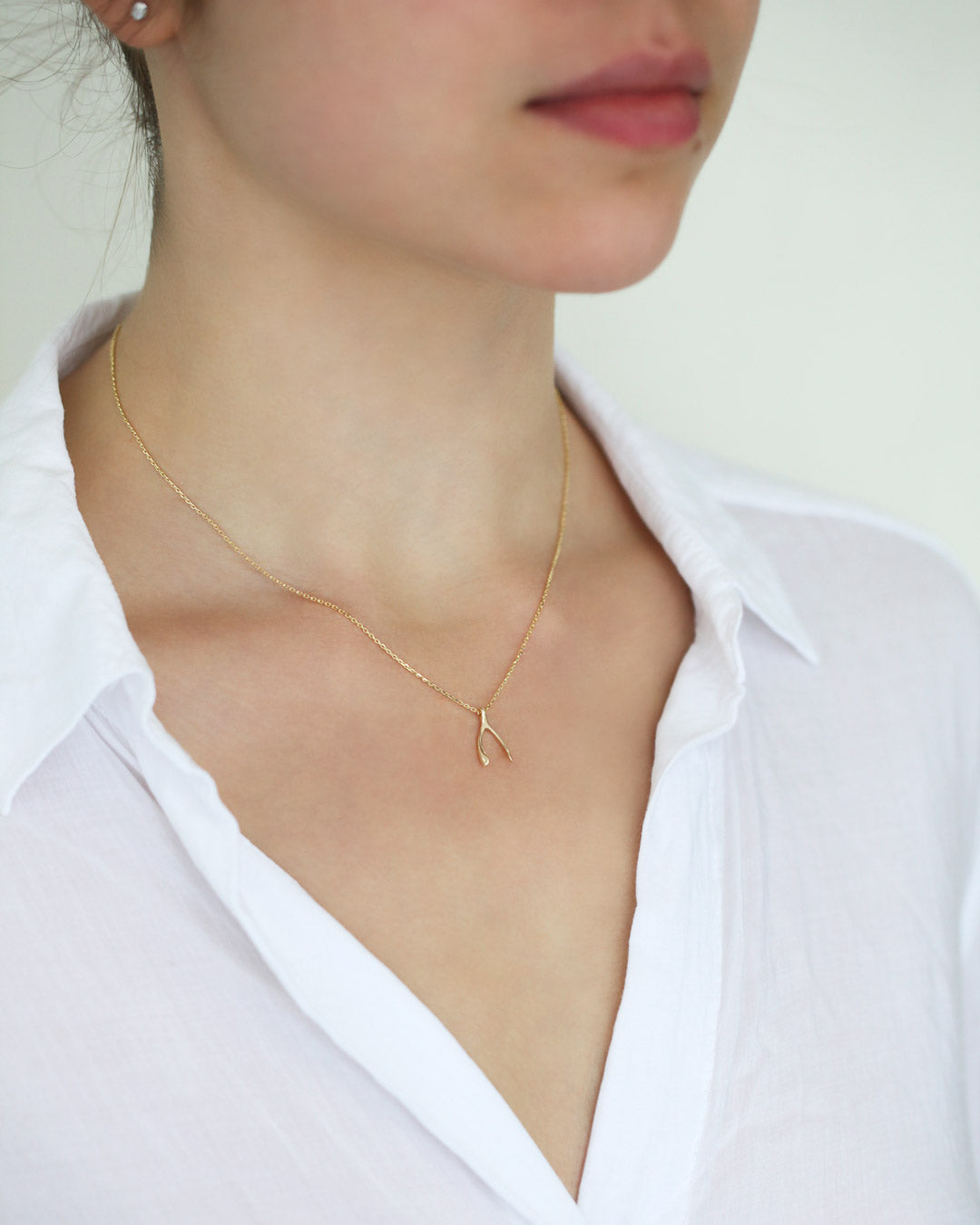 Wish_Bone_Necklace-in-14K-Yellow-Gold-Model